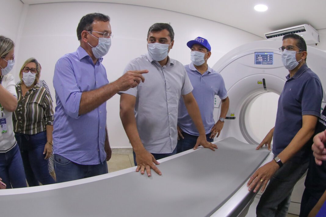 Governador-Wilson-Lima-vistoria-instalacoes-de-tomografo-no-hospital-de-Humaita-1-Foto_Arthur-Castro_Secom