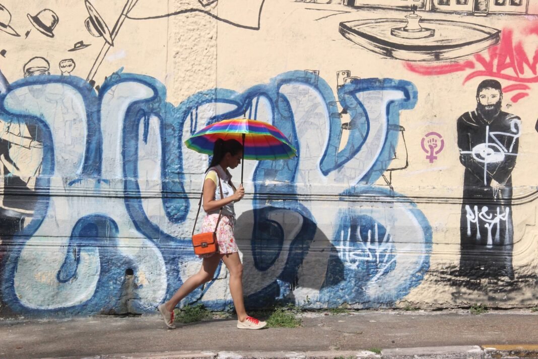 Cultura_A-menina-do-guarda-chuva_2_Divulgacao