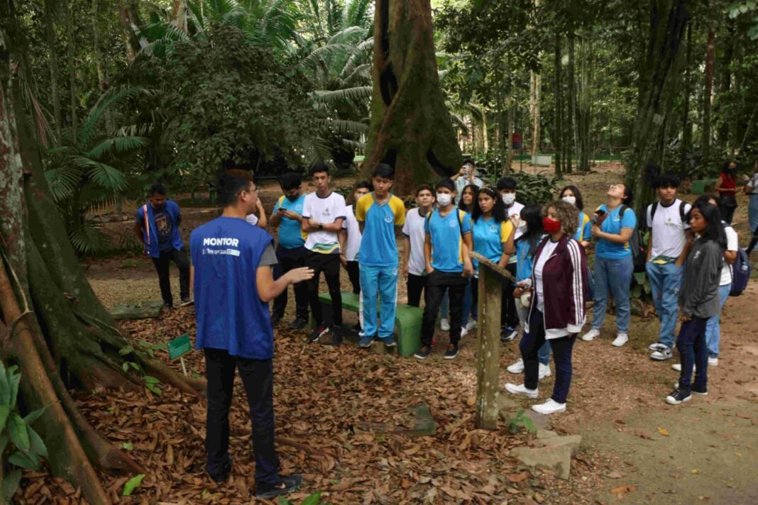 Educação_alunos em atividade de campo_Foto_Eduardo Cavalcante