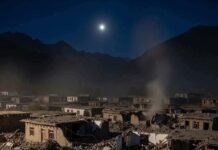 Terremoto mata 800 pessoas e deixa mais de 2 mil feridos