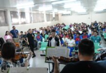 Alunos da Escola Estadual Tiradentes têm tarde de música clássica