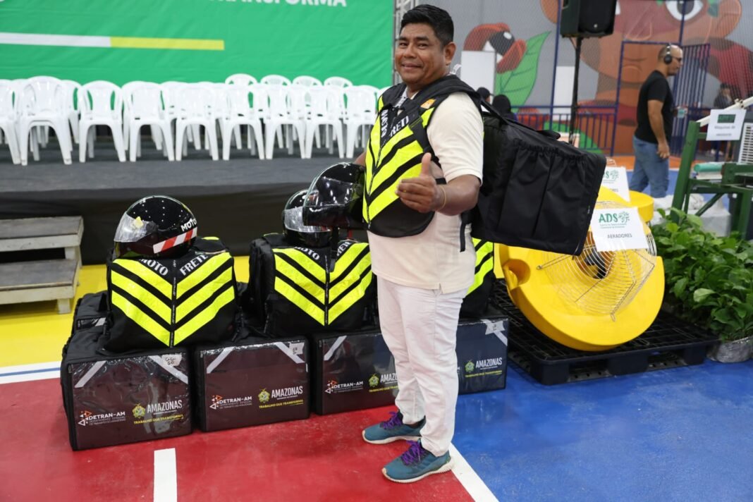 Detran-AM 2_ Entrega Maués_Antônio Cláudio da Silva_Cré_ditos Arthur Castro-Secom