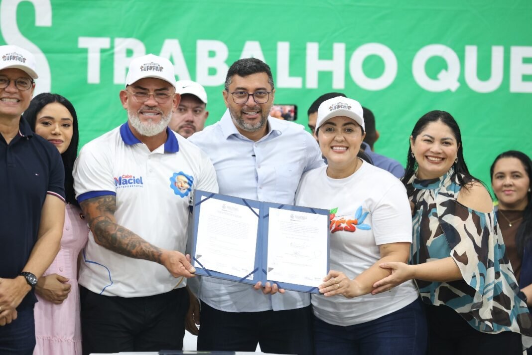 Em Maués, governador Wilson Lima assina ordem de serviço para recuperação viária, anuncia investimentos em água e entrega iluminação pública 1_foto Arthur Castro Secom
