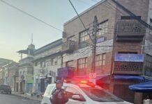 Trio é preso com mais de 100 trouxinhas de drogas em banca de bebidas