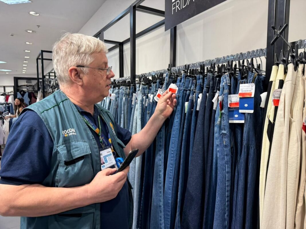 Procon Manaus realiza operação especial de fiscalização durante a Black Friday nos shoppings da capital 2