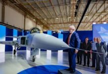 Lula batiza primeiro caça Gripen produzido no Brasil