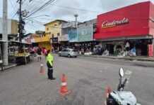 Prefeitura autua 47 condutores e remove veículos por estacionamento irregular em Manaus