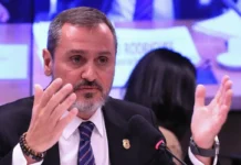 Polícia Federal retira credenciais de agente de imigração dos EUA