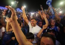 Na segunda noite do Festival de Parintins, Wilson Lima vai para a galera e vive a emoção do item 19