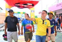 David Almeida destaca geração de renda e força das comunidades durante visita à Rua da Copa no Alvorada