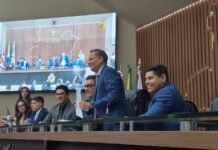 Adjuto Afonso é eleito presidente da Aleam com apoio de Roberto Cidade