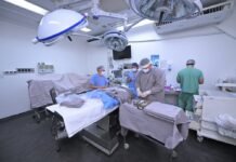 Governador Roberto Cidade visita Hospital Francisca Mendes e conhece tecnologia utilizada em cirurgias cardíacas pediátricas