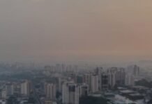 Manaus amanhece sob fumaça e qualidade do ar chega ao nível “péssimo” nesta quarta-feira