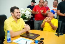 Renato Junior sanciona lei que garante até R$ 3 milhões mensais ao transporte complementar de Manaus