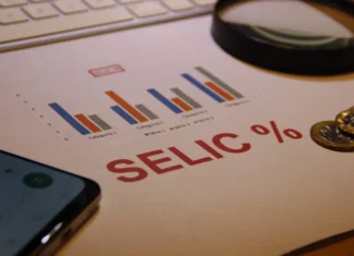 Mercado reduz projeção da Selic para 13,50% em 2026; inflação prevista sobe para 4,92%