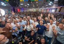 Após aprovação do fim da 6×1, Omar é aplaudido em encontros em Manaus