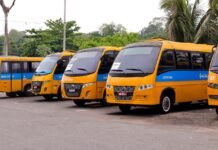 Técnicos de transporte da Prefeitura de Manaus acompanham operação da linha C-902 no Santa Etelvina