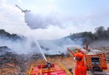 Em duas semanas, aeronaves lançaram mais de 3 milhões de litros de água para combater incêndios florestais no Amazonas Agência Amazonas