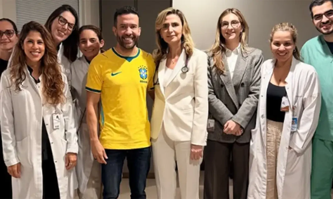 São Paulo (SP), 19/10/2026 - O deputado federal André Janones (Rede-MG) teve alta do Hospital Vila Nova Star, no início da tarde desta terça (20). O parlamentar havia sido internado na madrugada de segunda (19) com arritmia cardíaca grave e falta de ar. Foto: andrejanones/Instagram