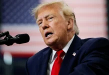 Trump suspende sanções e tarifas contra a Rússia Presidente dos EUA, Donald Trump, no Alasca 13 de outubro de 2026 REUTERS/Evan Vucci