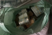 Mulher e filho de Marcinho VP são presos em operação da PF no Rio Rio de Janeiro (RJ), 19/10/2026 - Dinheiro recolhido por policiais federais na casa de mãe e filho de Marcinho VP, um dos alvos da Operação Backbone. Foto: Secom-PF/Divulgação
