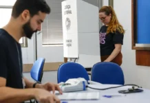 TRE-RJ alterou apenas um local de votação no estado; confira Rio de Janeiro (RJ), 04/10/2026 – Eleitores votam em seções eleitorais na UERJ, no campus Maracanã. Foto: Fernando Frazão/Agência Brasil