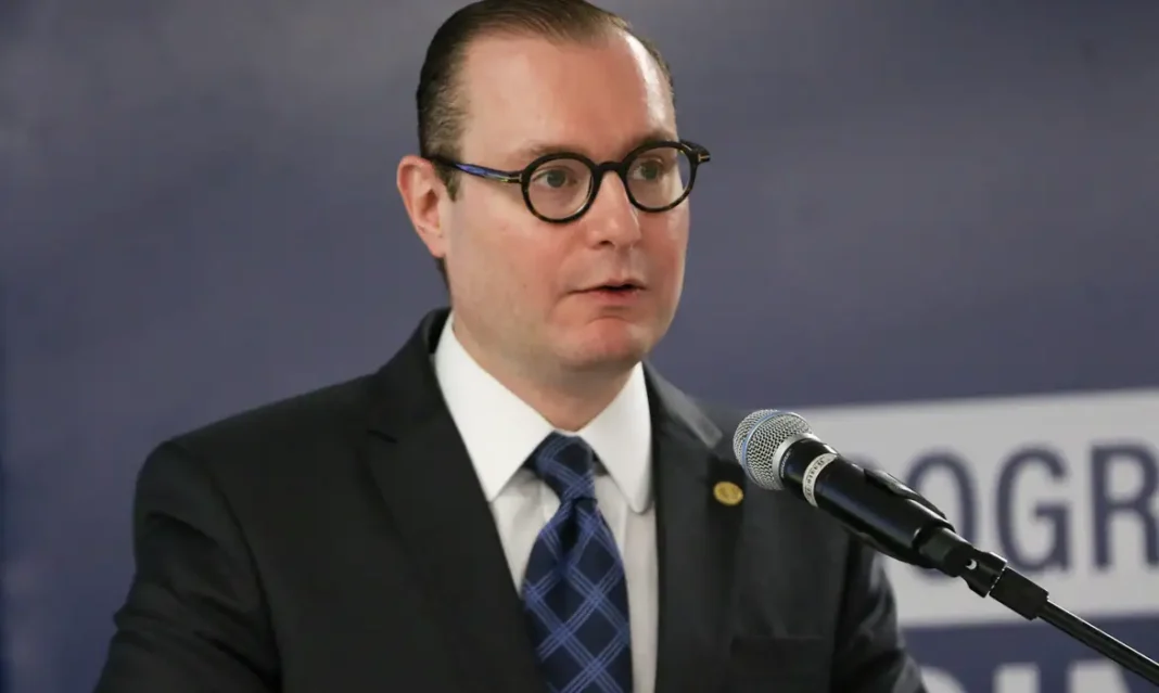 Zanin pede parecer da PGR e AGU sobre ação do PSD por 2º turno no Rio Brasília, DF 15/09/2023 O ministro Cristiano Zanin fala no seminário Combate à Desinformação e Defesa da Democracia termina nesta sexta-feira (15), no STF. Foto: Fabio Rodrigues-Pozzebom