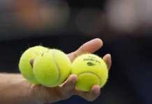 Tenistas enfrentarão regras mais rígidas sobre antidoping em 2027 Bolas de tênis no Aberto dos EUA 6 de setembro de 2026 REUTERS/Eduardo Munoz