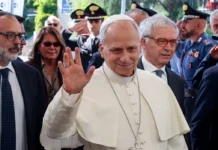 Papa não precisará de mais tratamento contra o câncer, dizem médicos Papa Leão chega ao Hospital Gemelli antes da cirurgia para remoção de um nódulo pulmonar, em Roma 13 de outubro de 2026 REUTERS/Ciro de Luca