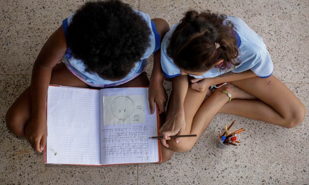 Direitos Humanos: planos de Lula e Flávio refletem diferença histórica Brasília (DF) 16/11/2023 – Ensaio com estudantes para ilustrar reportagens sobre educação. Foto: Joédson Alves/Agência Brasil