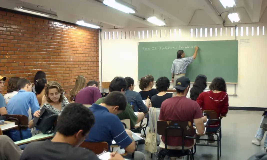 Aberta inscrição para seleção de professor elaborador do Enade 2027 Sala de aula, cursinho
