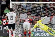 Gol nos acréscimos assegura Flamengo na liderança do Brasileirão Agência Brasil / EBC