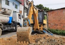 Prefeitura de Manaus recupera tubulação danificada por descarte irregular de lixo no bairro Cidade de Deus Prefeitura de Manaus